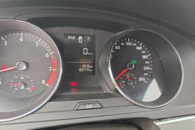 Used Volkswagen Lamando 2017 280TSI Manual Comfort Edition Odometer Close Up