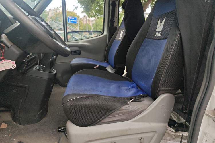 Used JMC Transit 2019 2.8T Commercial Version Long Wheelbase Mid-Roof 6-Seater Rear Single Tire China VI Emission Standard – JX493
