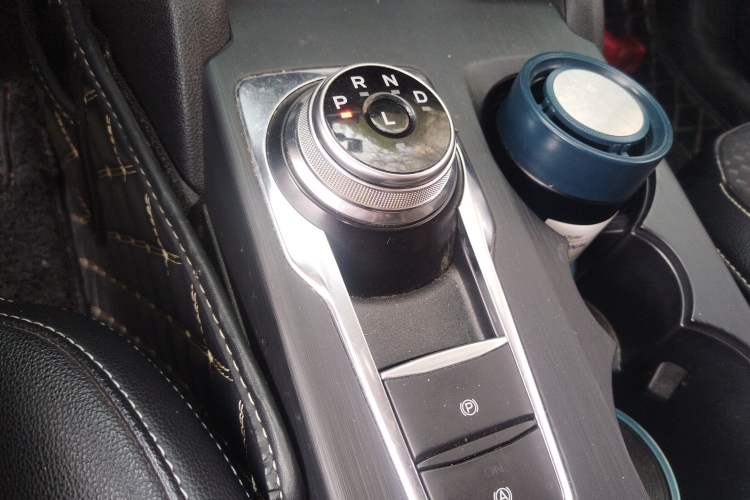 Used Ford Focus 2020 Sedan EcoBoost 180 Automatic Trend Edition Gear Lever