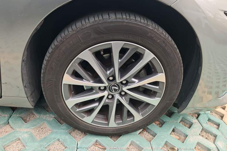 Used Lexus ES 2020 200 Excellence Edition Right Front Wheel Hub