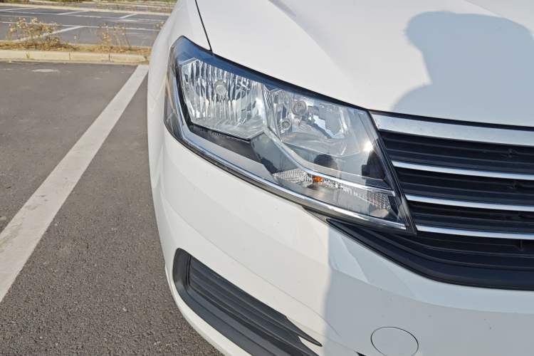 Used Volkswagen Lavida 2019 Lavida Start 1.5L Manual Fashion Edition China VI Standard Right Front Headlight