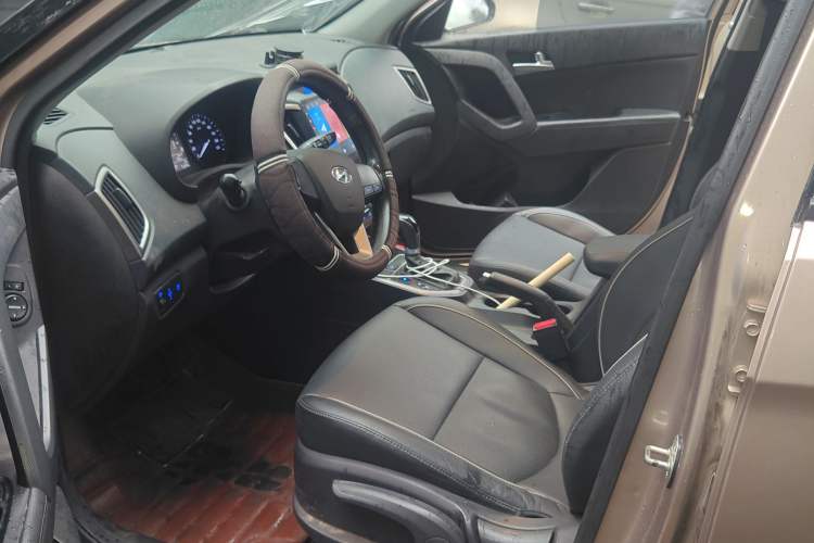 Used Hyundai ix25 2015 1.6L Automatic Two-Wheel Drive Smart GLS Trim Left Front Seat