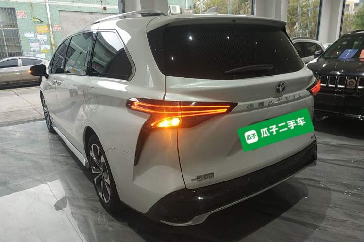 Used Toyota Granvia 2023 2.5L Hybrid Prestige VIP Edition
