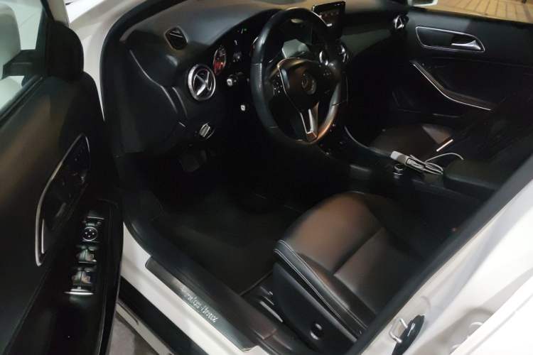 Used Mercedes-Benz GLA 2015 GLA 220 4MATIC Fashion Model
