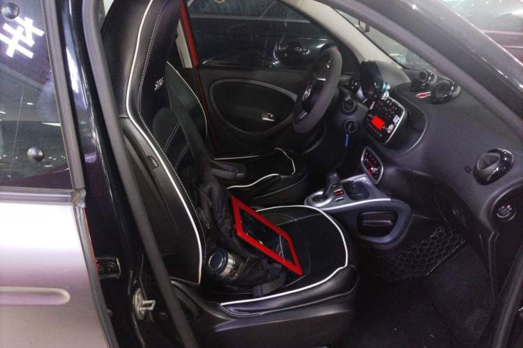 Used smart forfour 2016 1.0L 52 kW Passion Edition Right Front Seat