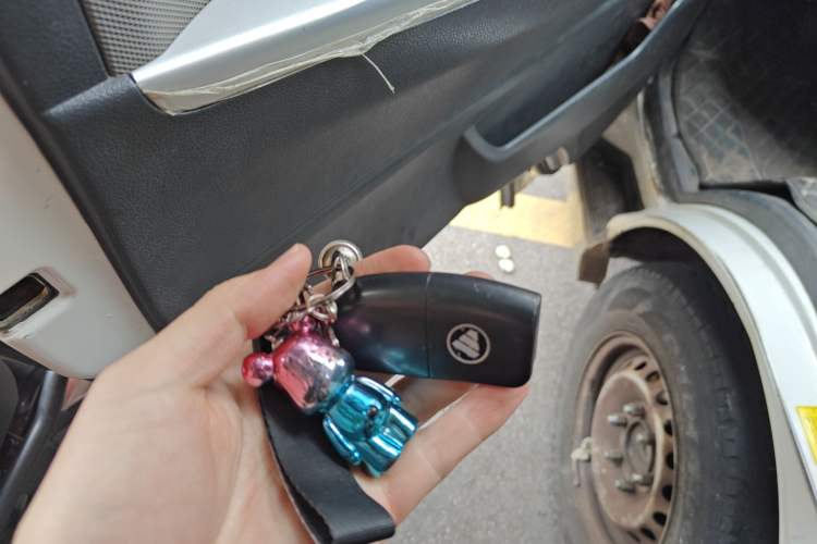 Used Foton Scenic G9 2020 2.8T Diesel Commercial Version Long Wheelbase High Roof 2-Seater Van 4J28TC3