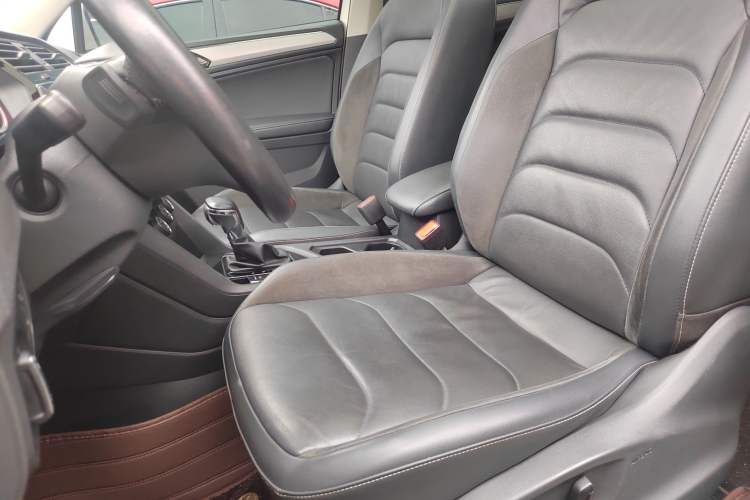 Used Volkswagen Tiguan L 2020 330TSI Automatic Two-Wheel Drive Smart Luxury Edition China VI Standard Left Front Seat