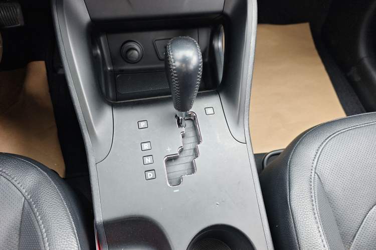 Used Hyundai ix35 2015 2.0L Automatic 2WD Smart Version China V Standard Gear Lever