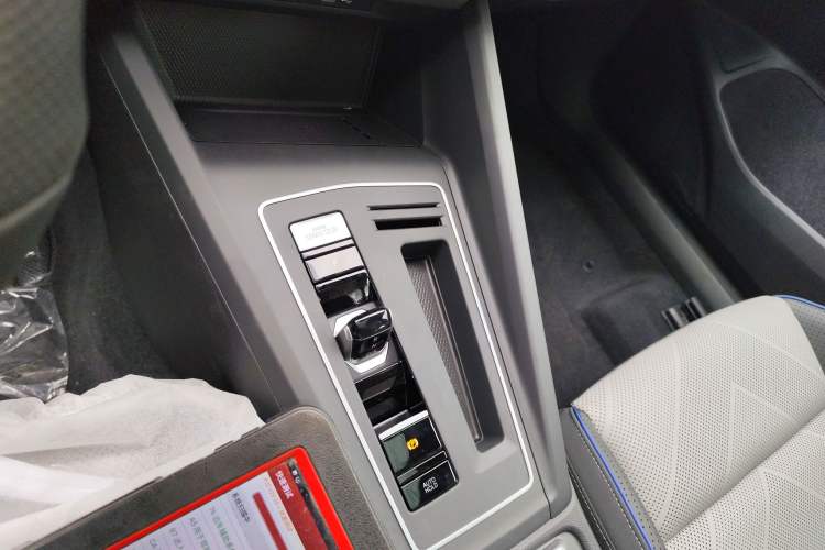 Used Volkswagen Golf 2025 300TSI R-Line
