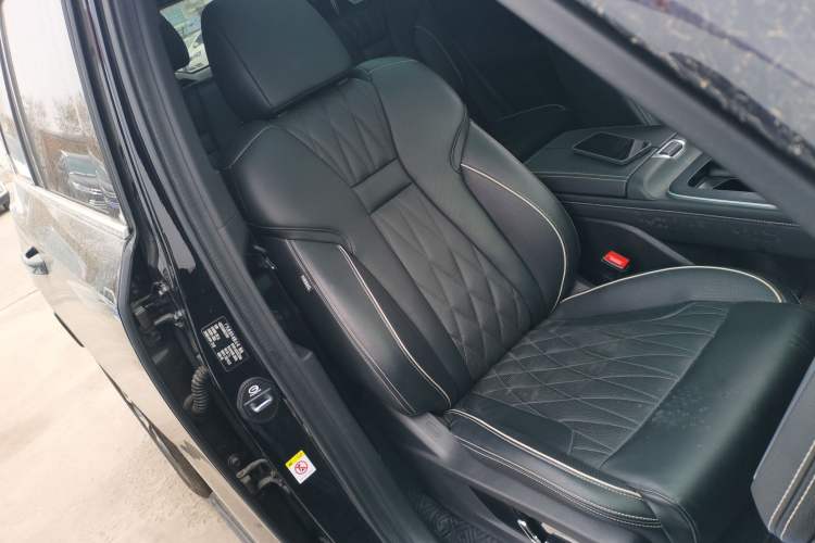 Used GAC Trumpchi GS8 2022 Linghang Series 2.0 TGDI Two-Wheel-Drive Luxury Smart Connectivity Version (7 Seats)