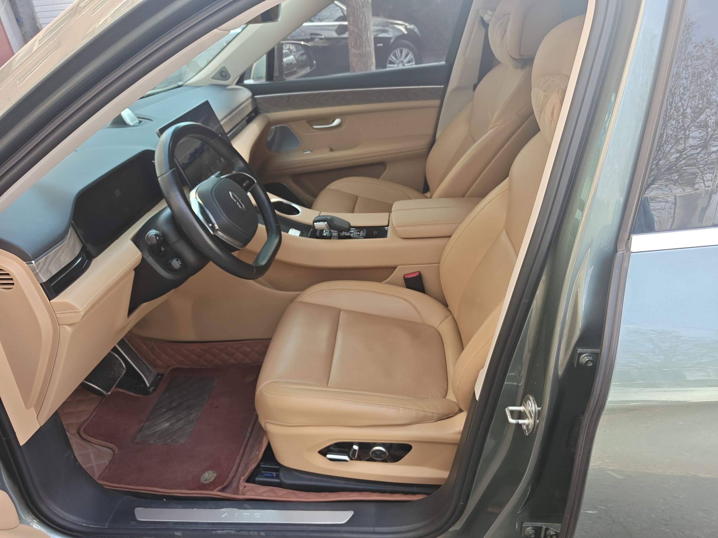 Переднее сиденье в автомобиле