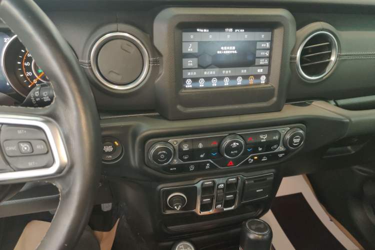 Used Jeep Wrangler 2019 2.0T Sahara Four-Door Version China VI Emission Standard