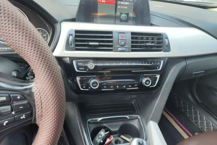 Used BMW 3 Series 2017 318i Fashion Model
