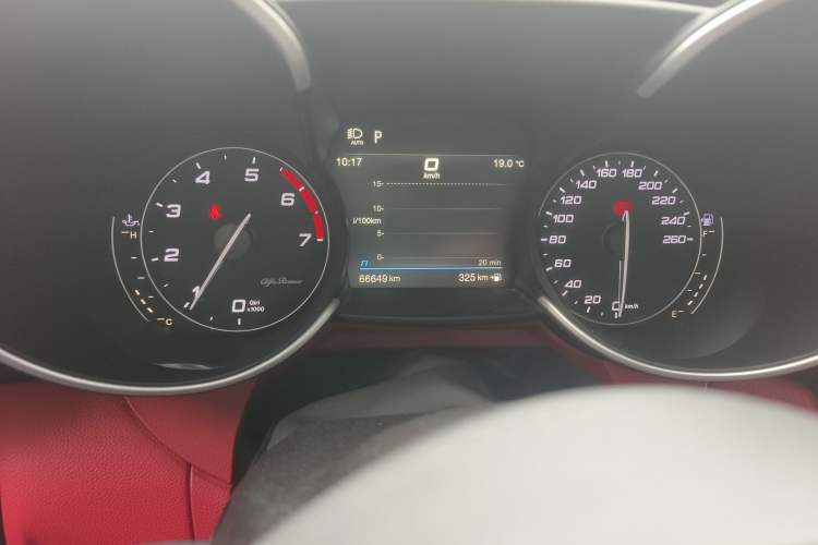 Used Alfa Romeo Giulia 2020 2.0T 280HP Midnight Phantom Limited Edition Odometer Close Up