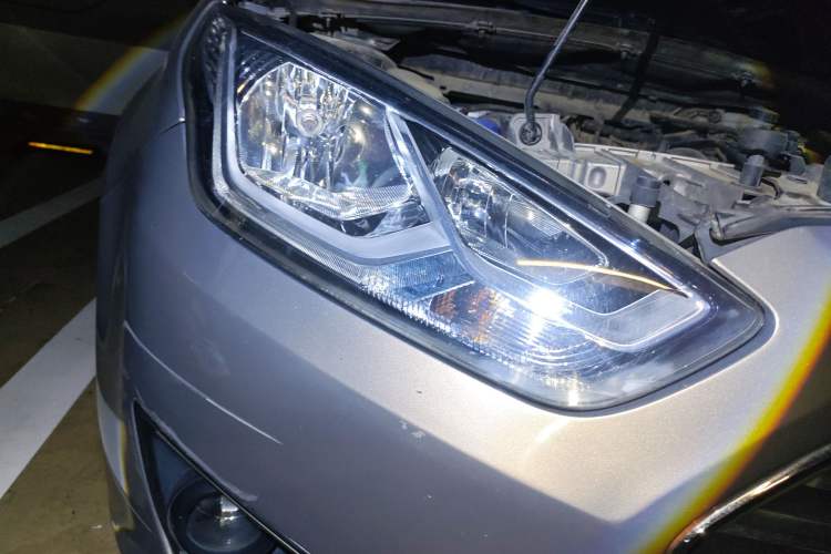 Used Ford Escort 2015 1.5L Automatic Fashion Model Right Front Headlight