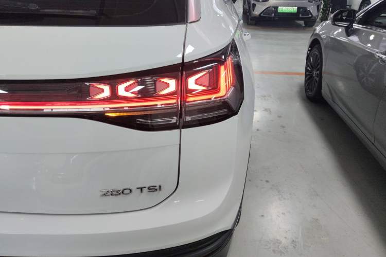 Used Volkswagen Tayron 2023 280TSI Two-Wheel-Drive Luxury Plus Advanced Version
