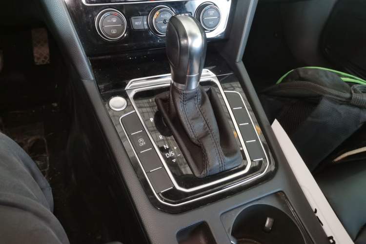 Used Volkswagen Magotan 2019 330TSI DSG Luxury Version China VI Standard Gear Lever