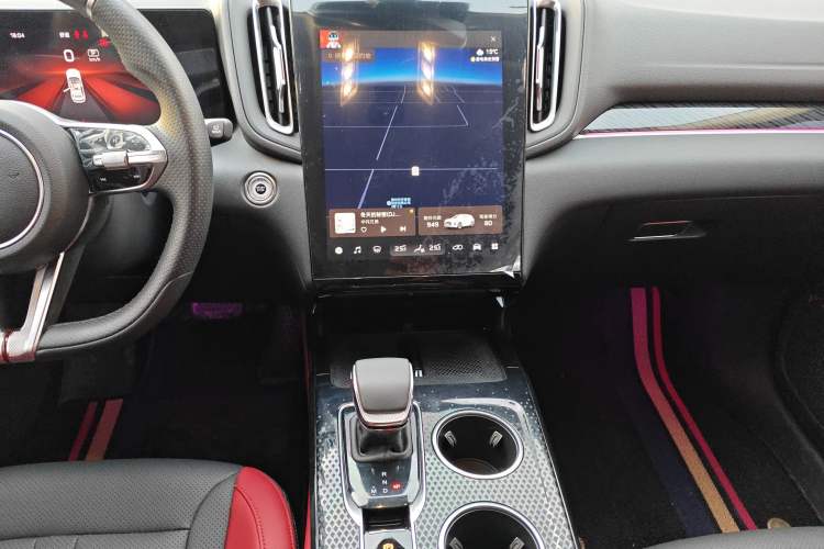 Used Hongqi HS3 2023 1.5T Two-Wheel Drive Shanwei Edition Audio And AC Panel