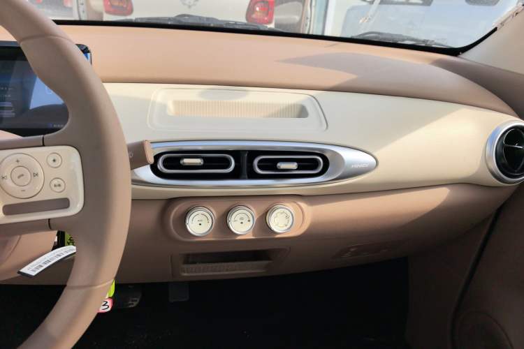 Used Wuling Hongguang MINIEV 2025 Four-Door Version Advanced Edition Audio And AC Panel