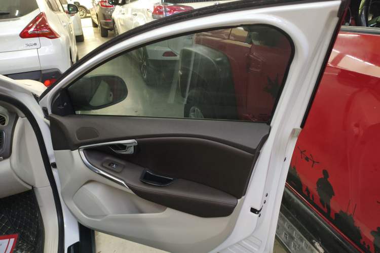 Used Volvo V40 2015 Cross Country T5 AWD Smart Luxury Edition