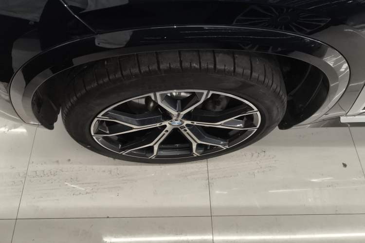 Used BMW X5 2023 xDrive 30Li Luxury M Sport Package Exterior 1