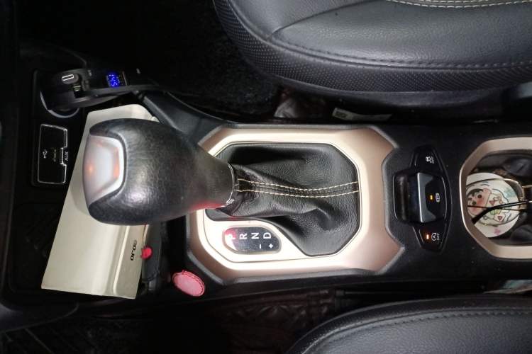 Used Jeep Renegade 2018 Connected Large Screen Version 180T Automatic Smart Version
