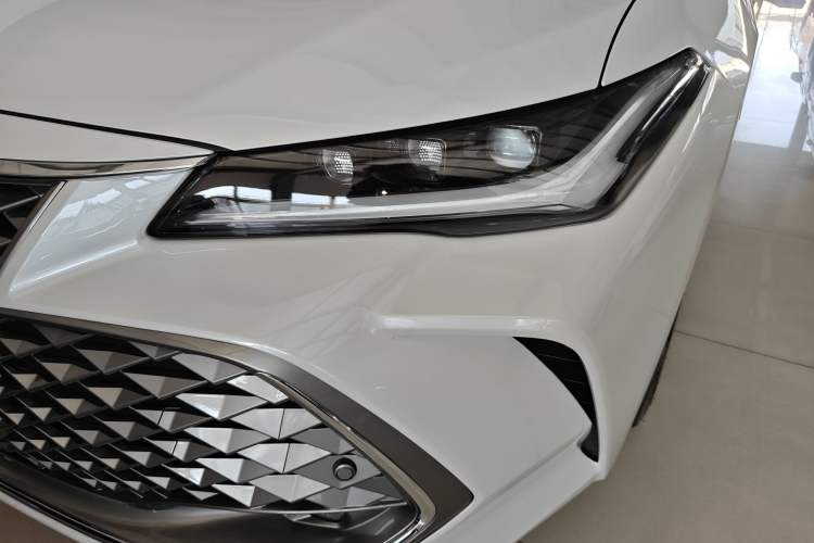 Used Toyota Avalon 2024 Dual-Engine 2.5L XLE Premium Edition