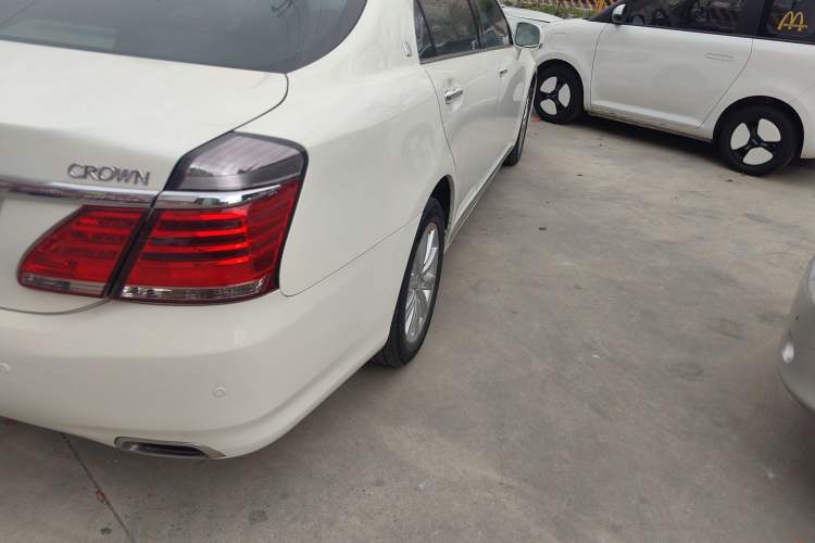 Used Toyota Crown 2012 2.5L Royal Leather Edition
