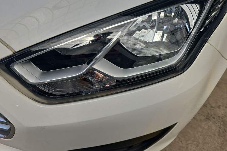 Used Ford Escort 2019 Revised 1.5L Automatic ZhiXiang Version (Tire Pressure Monitoring) China VI Standard Left Front Headlight