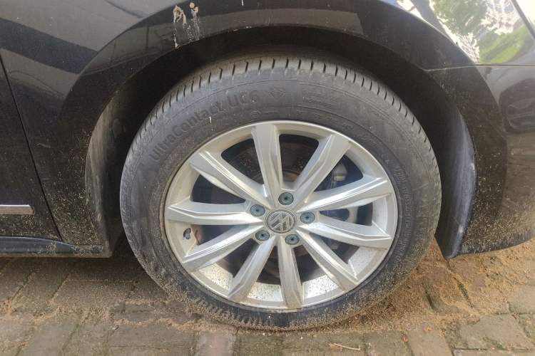 Used Volkswagen Passat 2017 280TSI DSG Luxury Edition Right Front Wheel Hub