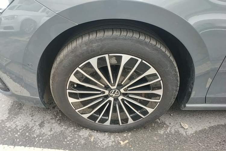 Used Volkswagen Magotan 2024 380TSI DSG Prestige Edition DaMai Package Left Front Wheel Hub