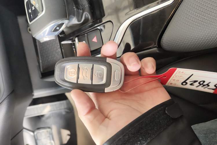 Used Hongqi E-QM5 2022 431 km Charge & Enjoy Edition Interior 1