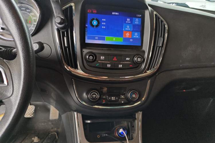 Used Baojun 560 2016 1.8L Manual Elite Edition Audio And AC Panel