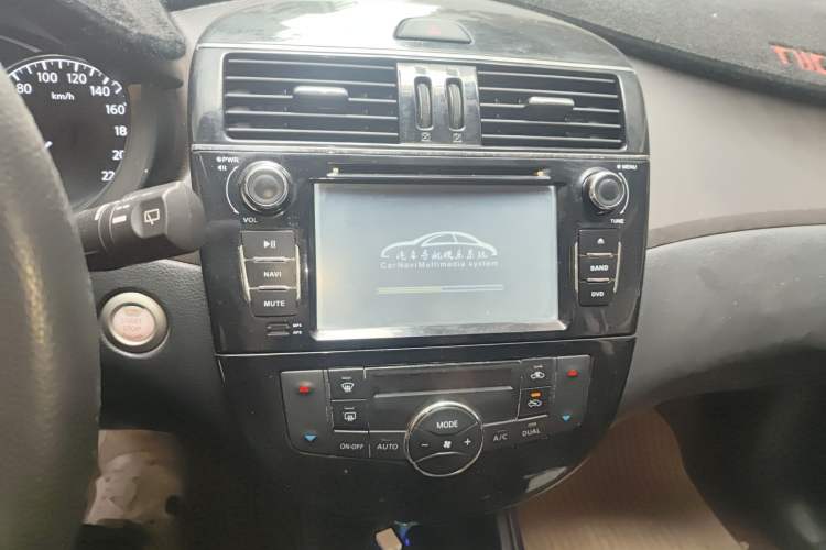 Used Nissan Tiida 2014 1.6L CVT Cool Cafe Edition Audio And AC Panel