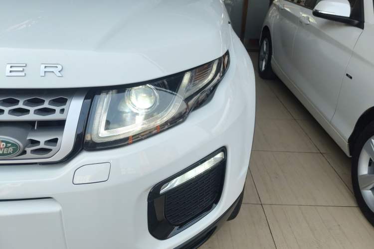 Used Land Rover Range Rover Evoque 2018 240 PS SE Smart Brilliance Edition
