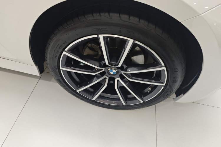 Used BMW 3 Series 2022 Restyled 320Li M Sport Package Right Front Wheel Hub