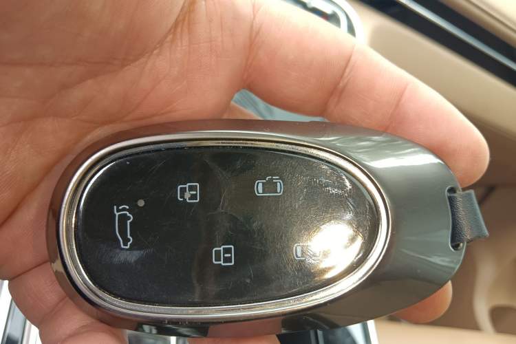 Used JAC Refine RF8 PHEV 2024 Zhiling Edition 1.5T 150KM Flagship Model – Lithium Iron Phosphate