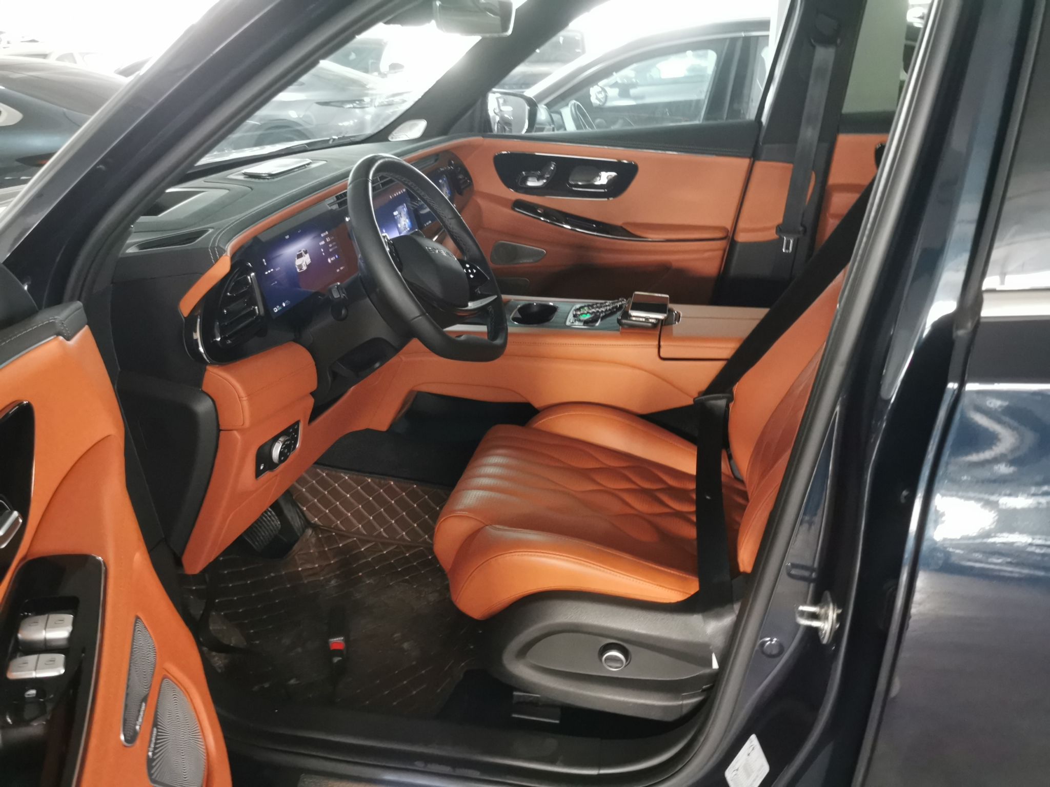 المقاعد الأمامية داخل السيارة