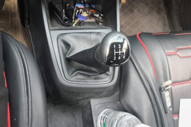 Used Dongfeng Fengon 380 2022 1.5L Comfort-Class Passenger Vehicle (Steel Spring) with 7 Seats Gear Lever