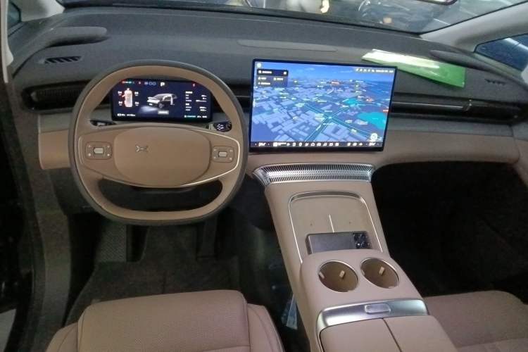 Used XPeng X9 2024 702 Ultra-Long Range Max Center Console