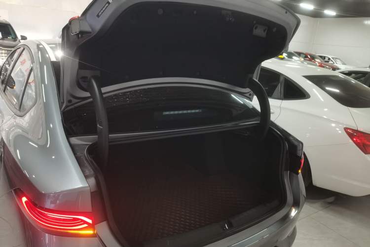 Used BYD Qin PLUS 2025 DM-i Smart Drive 55KM Leading Model Trunk