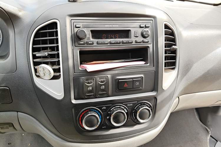 Used FORTHING Lingzhi 2014 V3 1.5L 7-Seater Standard Model II Audio And AC Panel