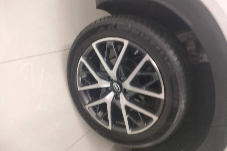 Used GAC Trumpchi GS8 2022 Flagship Series 2.0 TGDI Four-Wheel Drive Luxury Smart Connectivity Version (7 Seats) Right Rear Wheel Hub