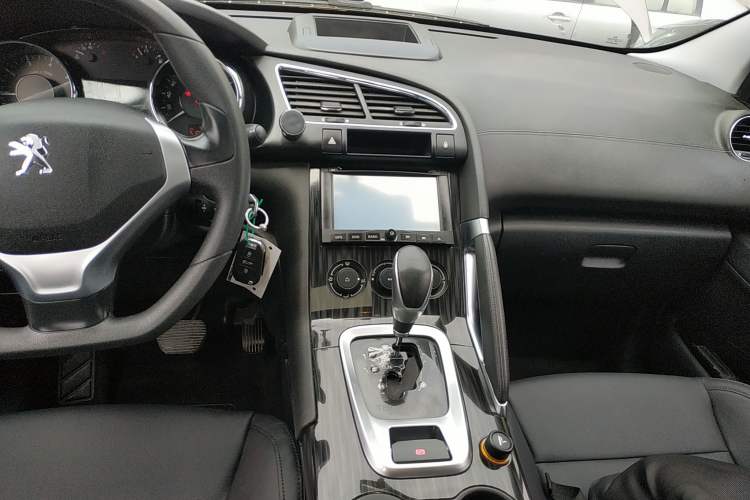 Used Peugeot 3008 2015 1.6THP Automatic Classic Edition Audio And AC Panel
