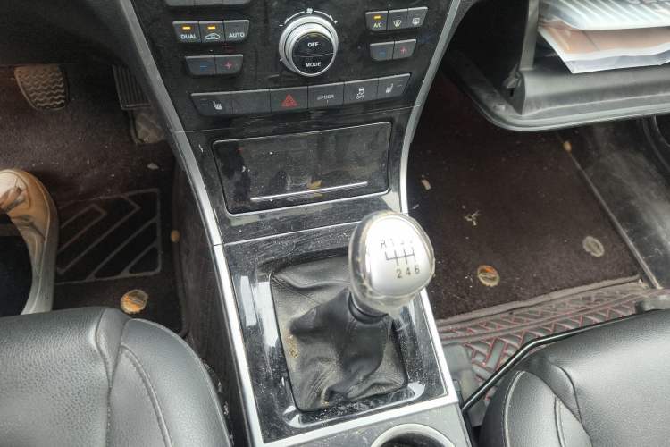 Used Haval H2 2016 Red-Label 1.5T Manual Two-Wheel Drive Luxury Model Gear Lever