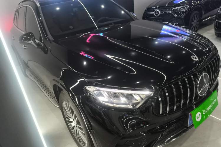 Used Mercedes-Benz GLC 2025 Refreshed GLC 300 L 4MATIC Dynamic Version 5 Seats Front Right 45 Deg