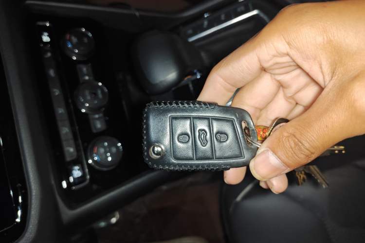 Used Volkswagen Tiguan L 2019 330TSI Automatic Two-Wheel Drive R-Line Flagship Model China VI Standard
