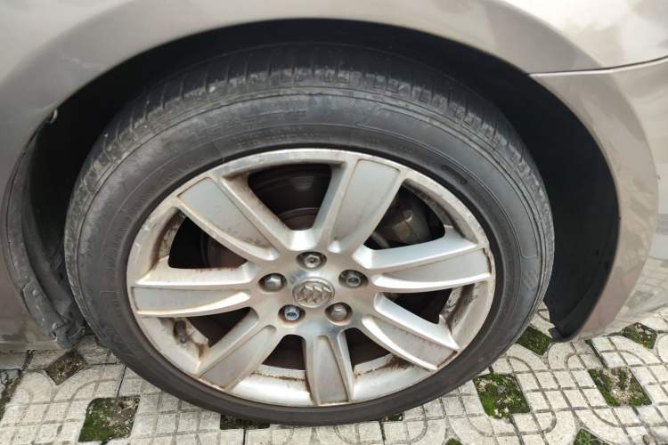 Used Buick LaCrosse 2011 2.4L SIDI Luxury Edition Right Front Wheel Hub