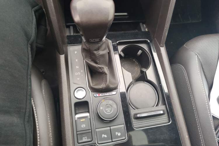 Used Volkswagen Teramont 2017 530 V6 Four-Wheel Drive Luxury Edition Gear Lever