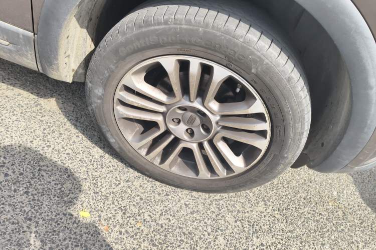 Used Qoros 5 2018 1.6T Automatic Prestige Model Right Front Wheel Hub